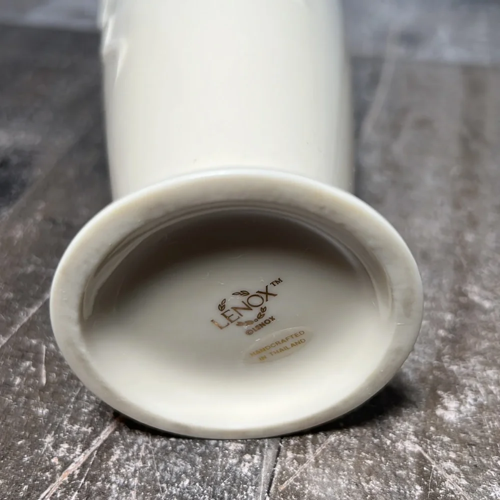 Vintage 80's Porcelain Lenox Vase 24K Trim Hand Crafted in Thailand - Picture 6 of 7